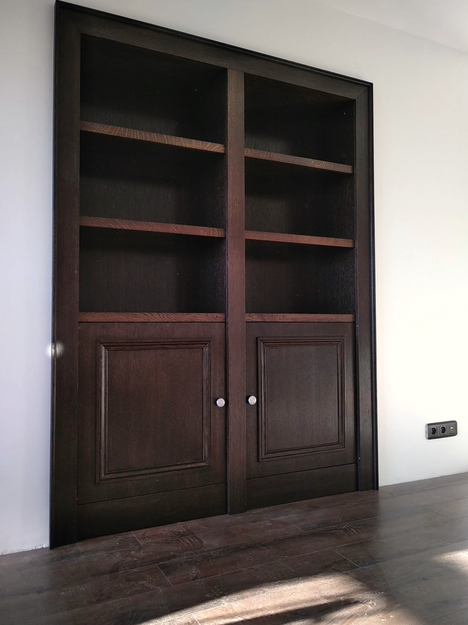 Bibliothèque sur-mesure artisanale